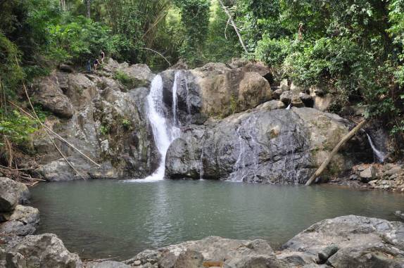Cachoeira que forma um belo poço, logo acima da Argyle, a maior de Tobago, próximo à Speyside